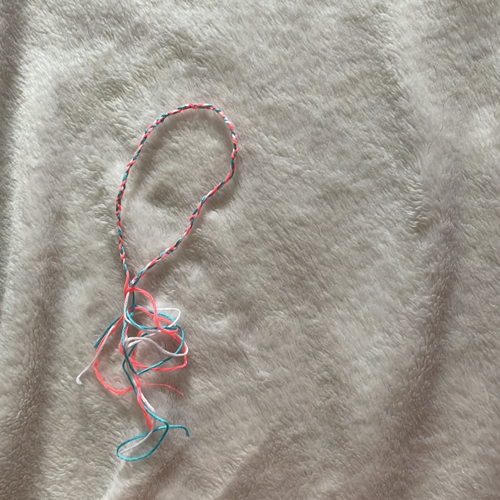 String bracelets - Picture 3 of 3